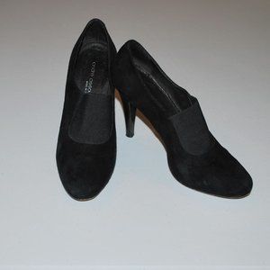 Andre Assous Suede Pump